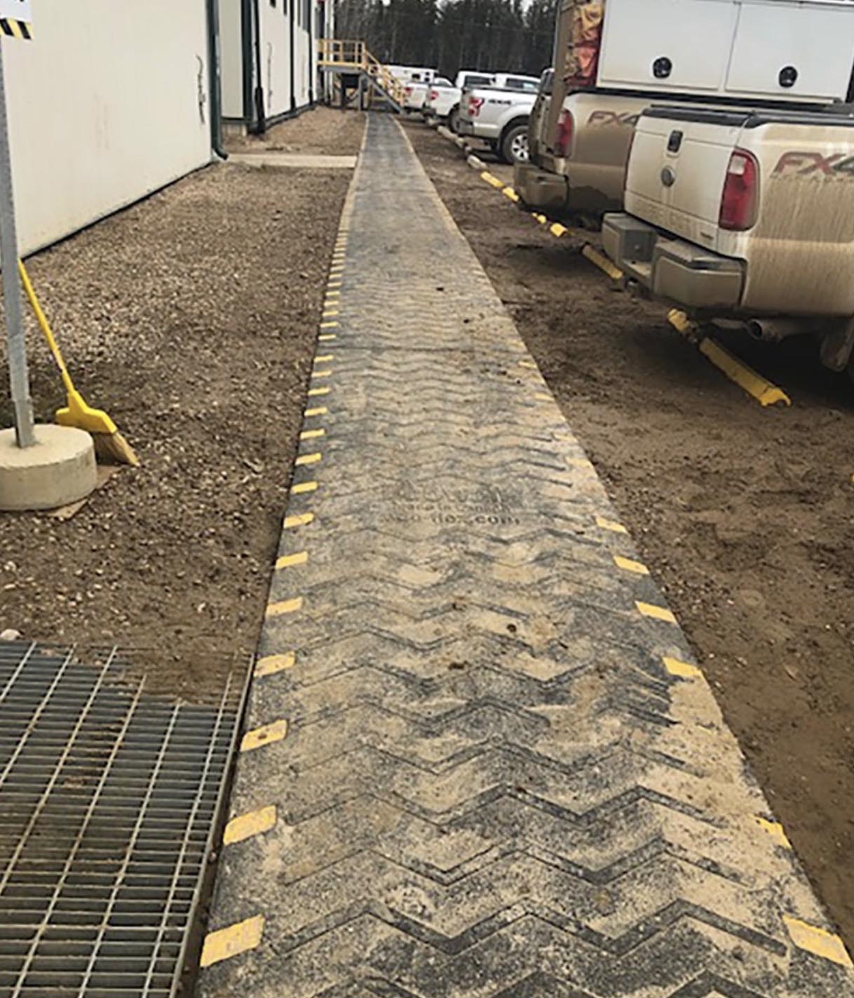 Recycled rubber industrial access mat oil drilling rig pad heavy equipment Texas Recycled rubber industrial access mat oil drilling rig pad heavy equipment Texas